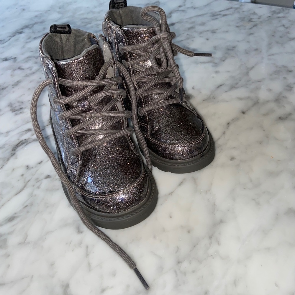 KIDS UGG ROBLEY BOOTS - Picture 6 of 10